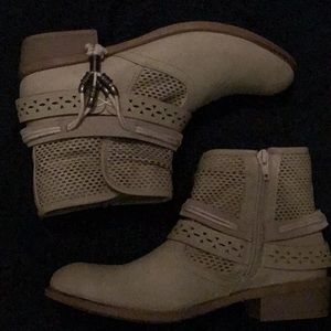 6.5 tan hot tomato boots used